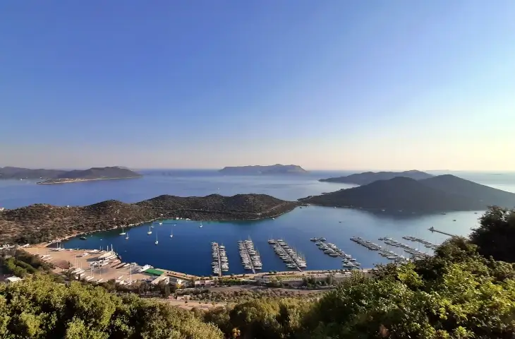 Kaş Çukurbağ Yarımadası manzarası ve Kaş koyu